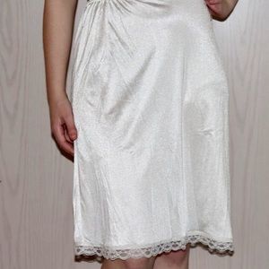 1970s Vintage White Nylon Skirt Slip with Lace